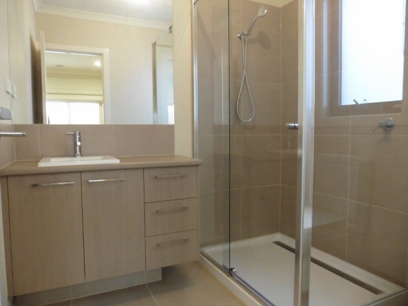 24 Starling Street, Cranbourne East VIC 3977