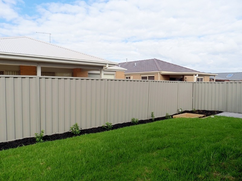 24 Starling Street, Cranbourne East VIC 3977