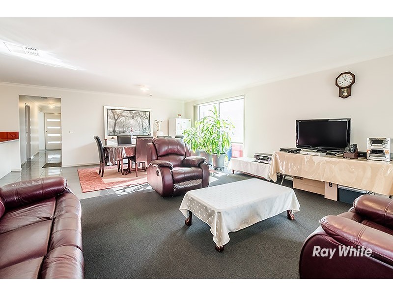 81 Bradman Drive, Cranbourne West VIC 3977