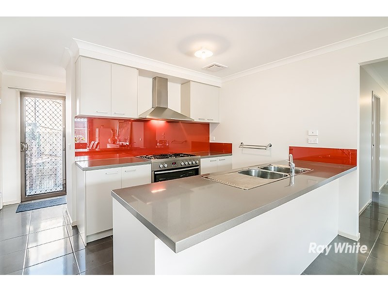 81 Bradman Drive, Cranbourne West VIC 3977