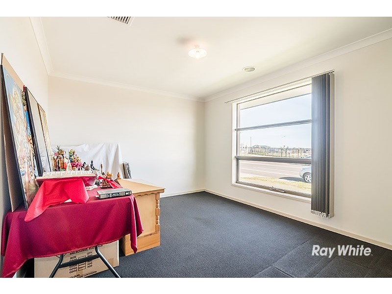 81 Bradman Drive, Cranbourne West VIC 3977