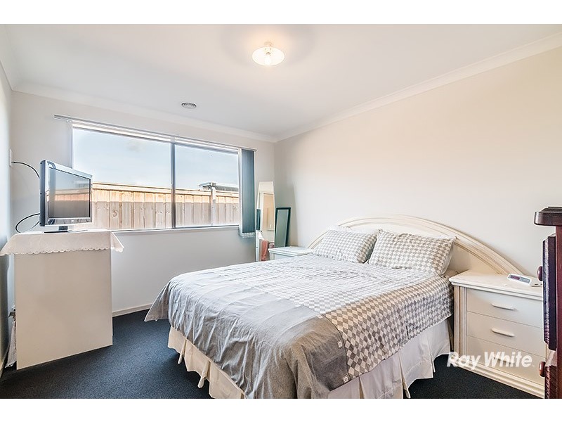 81 Bradman Drive, Cranbourne West VIC 3977