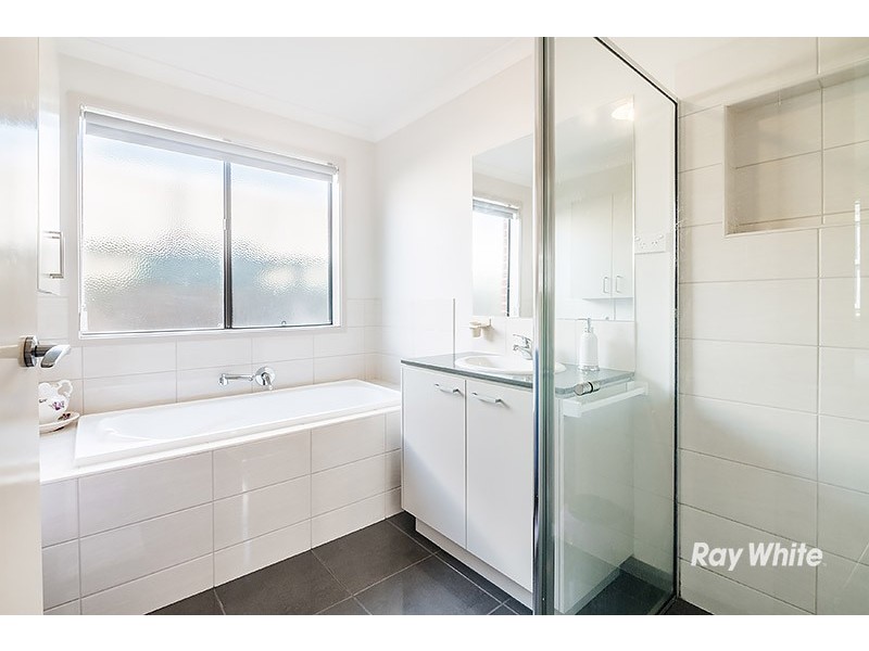 81 Bradman Drive, Cranbourne West VIC 3977