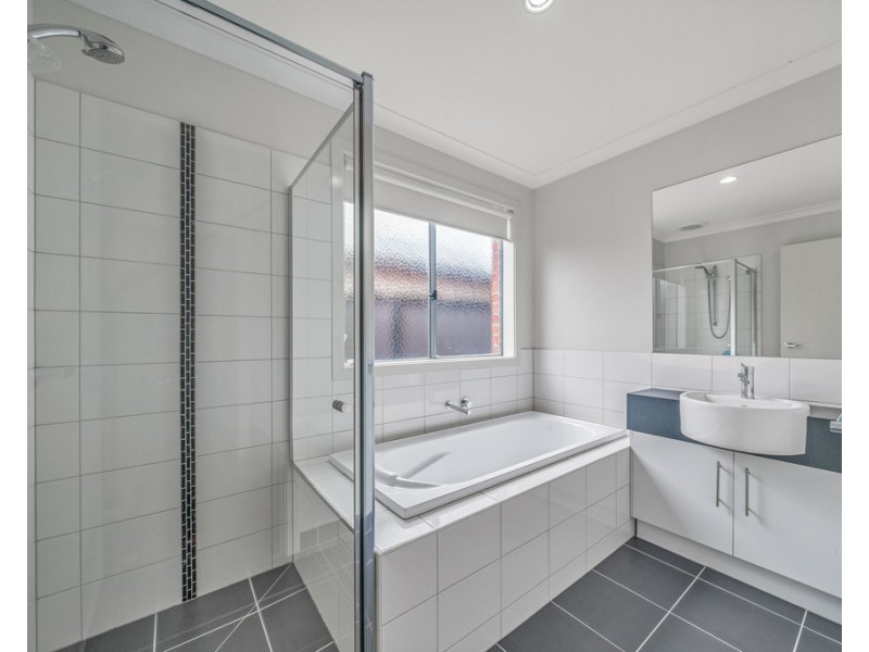 25 Sienna Way, Pakenham VIC 3810