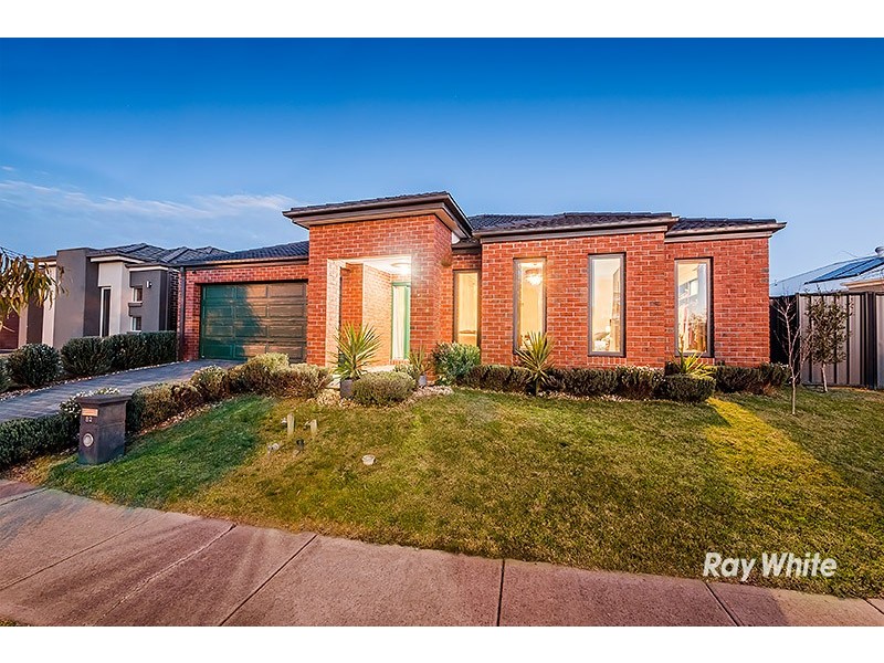 82 Heather Grove, Clyde North VIC 3978