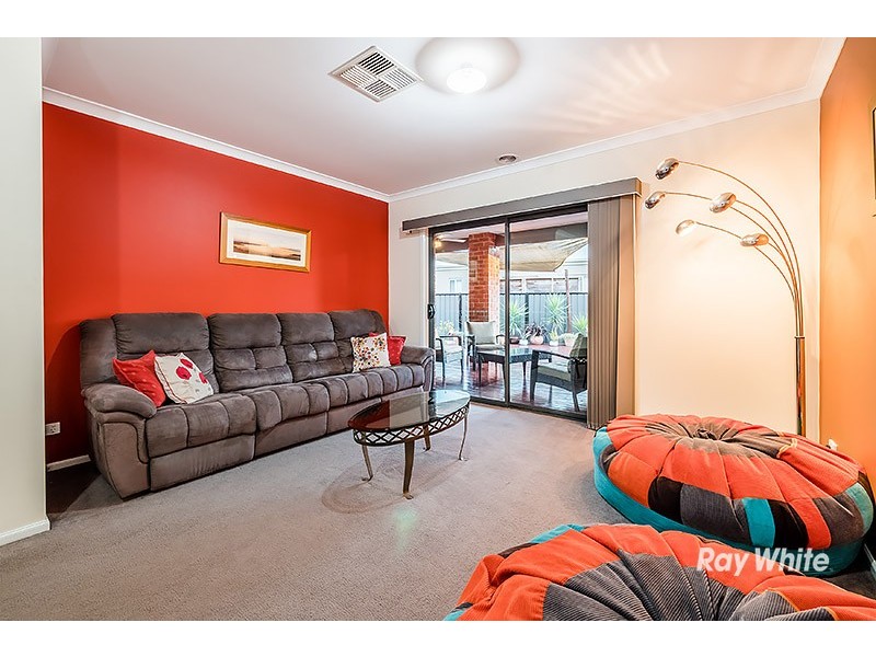 82 Heather Grove, Clyde North VIC 3978