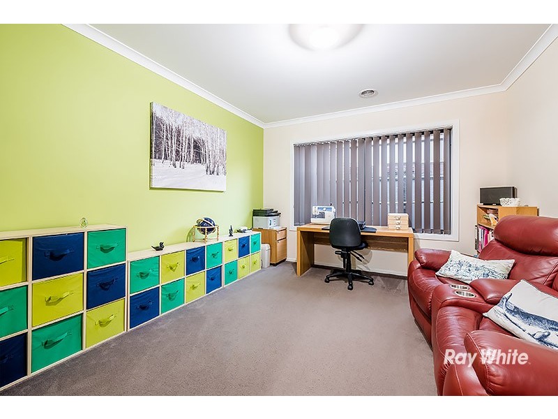 82 Heather Grove, Clyde North VIC 3978