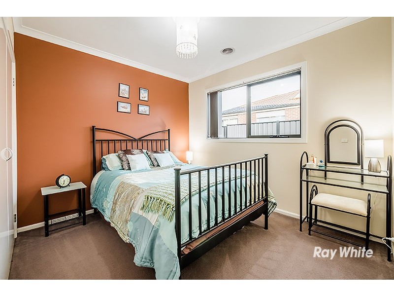 82 Heather Grove, Clyde North VIC 3978