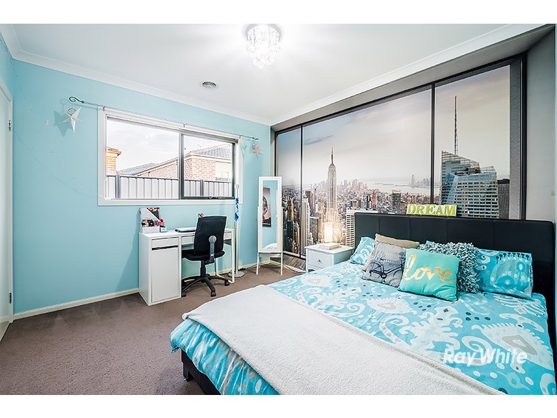 82 Heather Grove, Clyde North VIC 3978