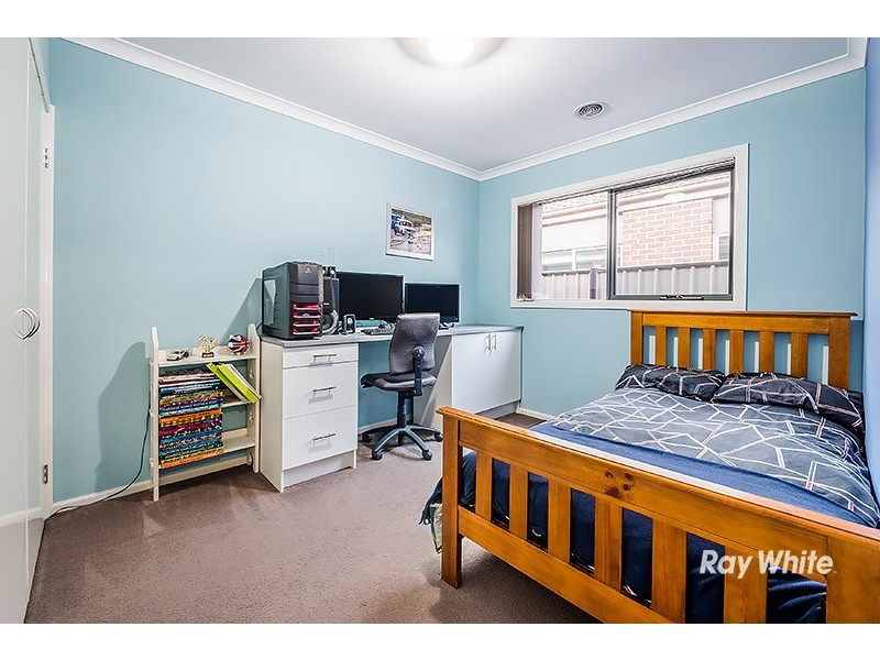 82 Heather Grove, Clyde North VIC 3978