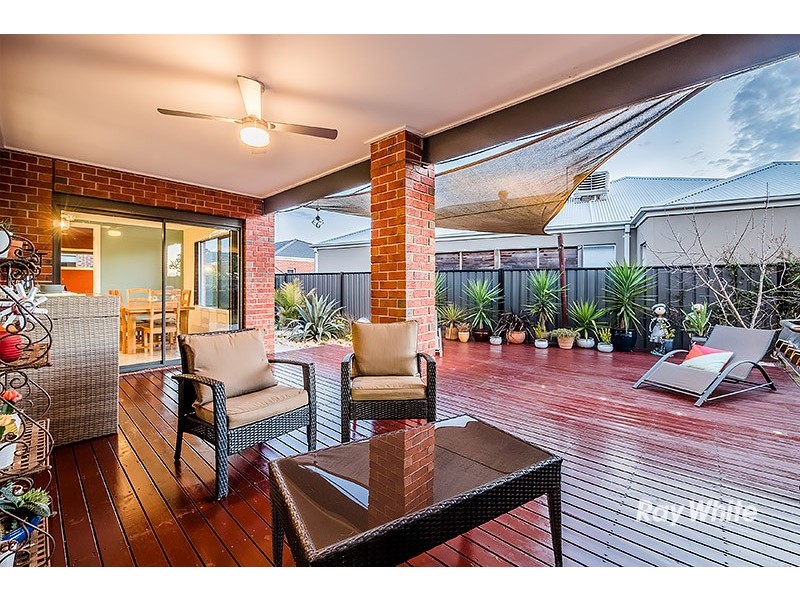 82 Heather Grove, Clyde North VIC 3978