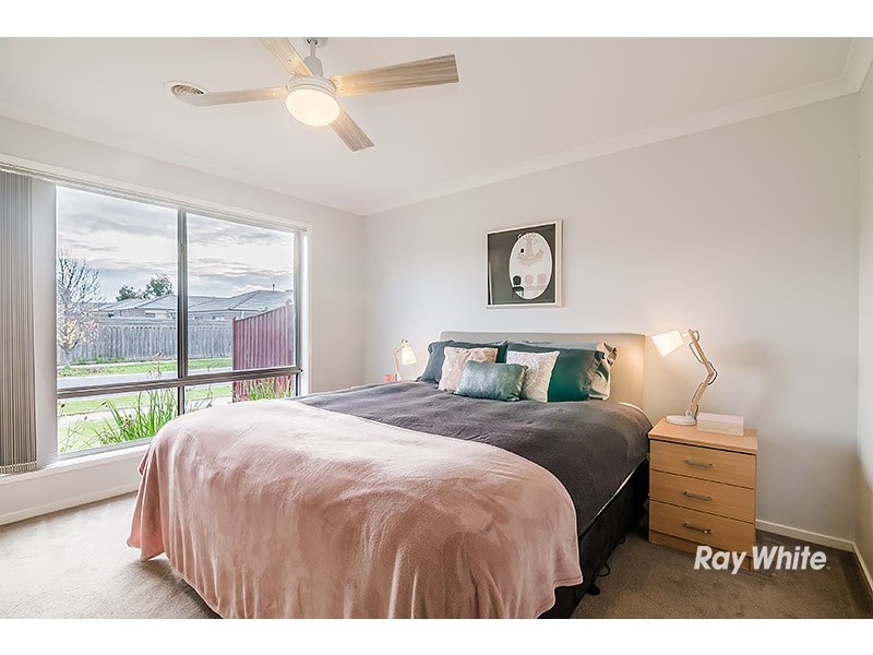 4 Starlight Rise, Cranbourne East VIC 3977