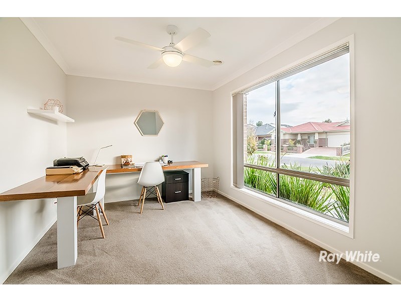 4 Starlight Rise, Cranbourne East VIC 3977
