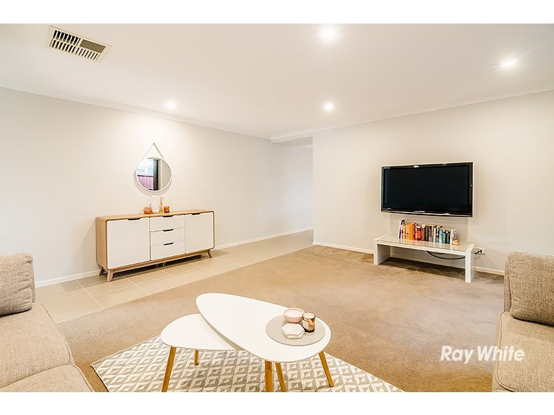 4 Starlight Rise, Cranbourne East VIC 3977