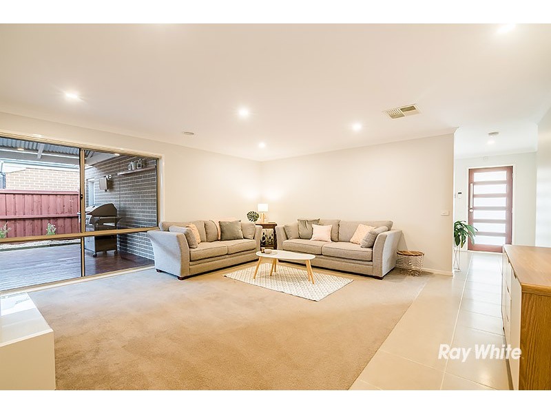 4 Starlight Rise, Cranbourne East VIC 3977