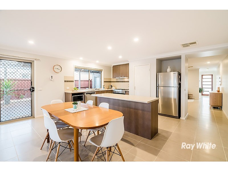 4 Starlight Rise, Cranbourne East VIC 3977
