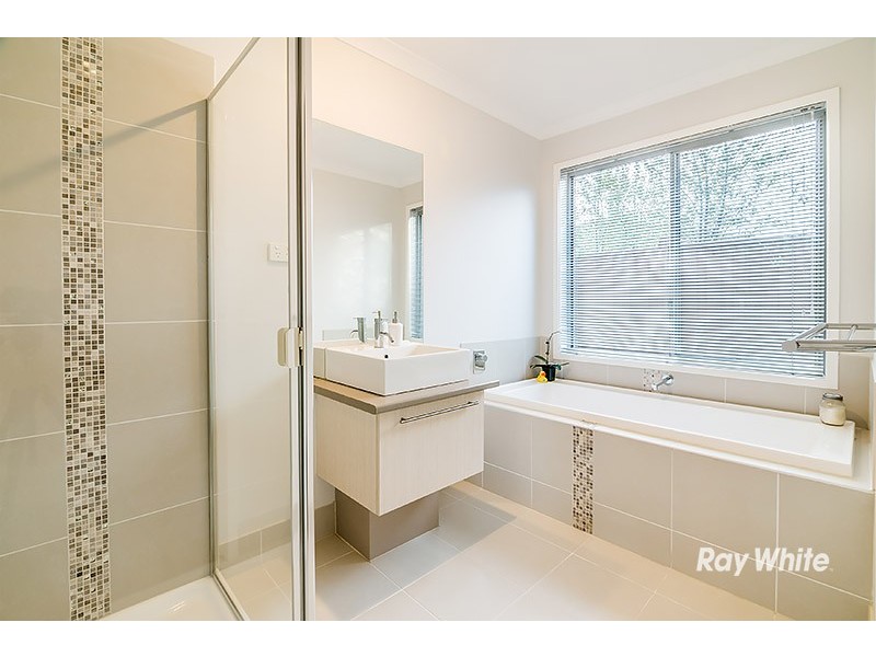 4 Starlight Rise, Cranbourne East VIC 3977