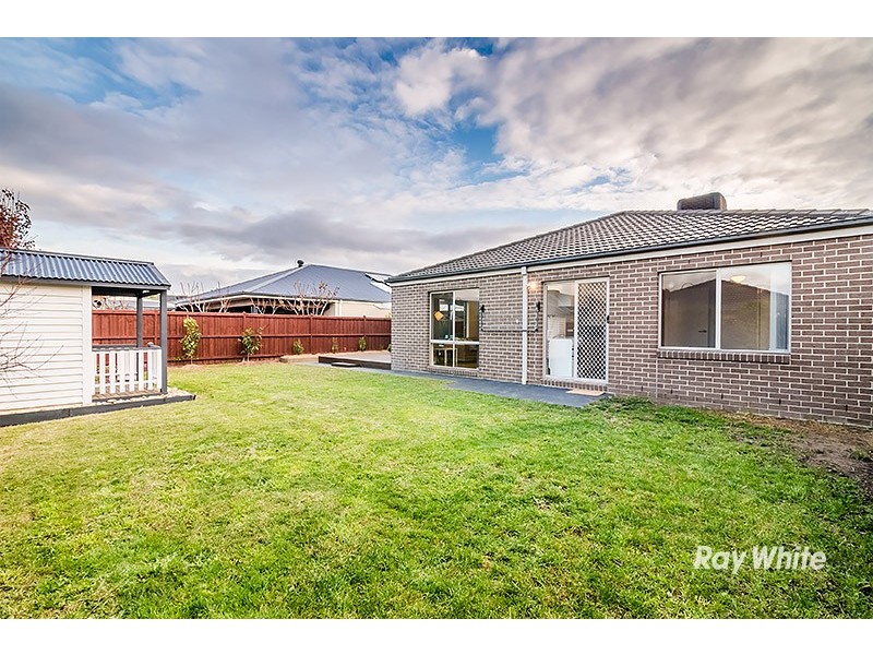 4 Starlight Rise, Cranbourne East VIC 3977