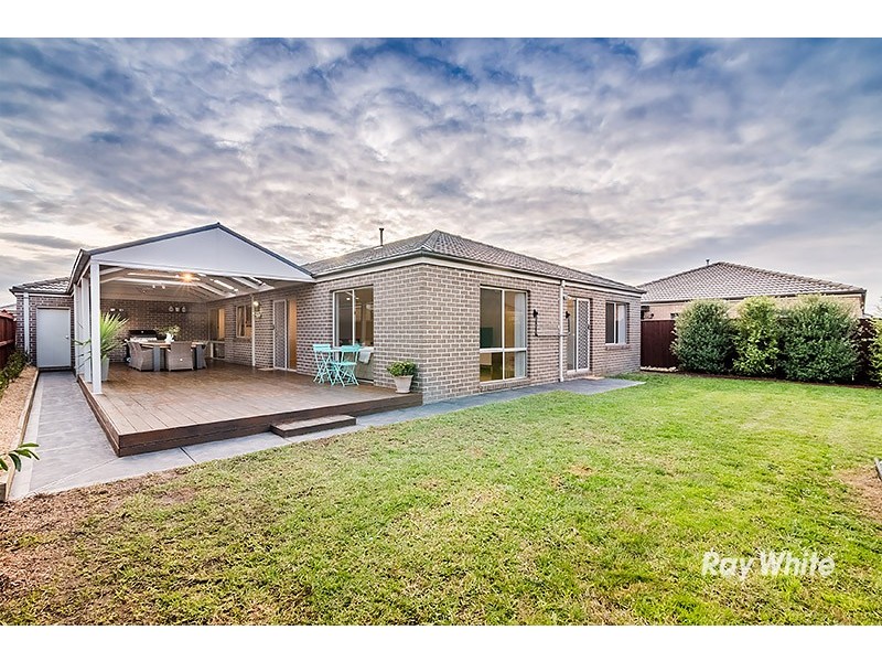 4 Starlight Rise, Cranbourne East VIC 3977