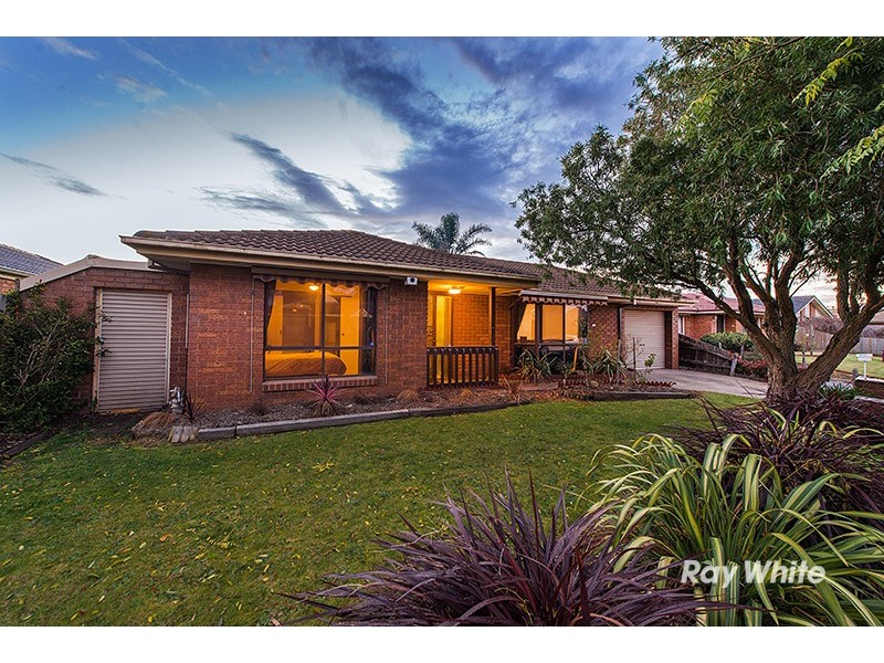 21 Lawless Drive, Cranbourne North VIC 3977