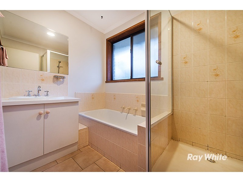 21 Lawless Drive, Cranbourne North VIC 3977