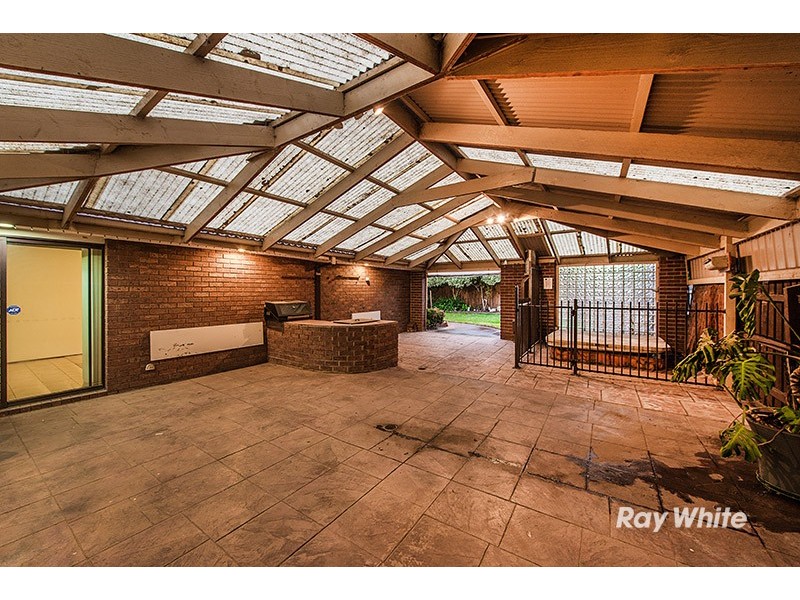 21 Lawless Drive, Cranbourne North VIC 3977