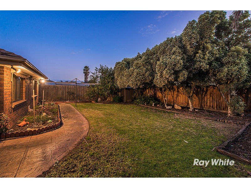 21 Lawless Drive, Cranbourne North VIC 3977