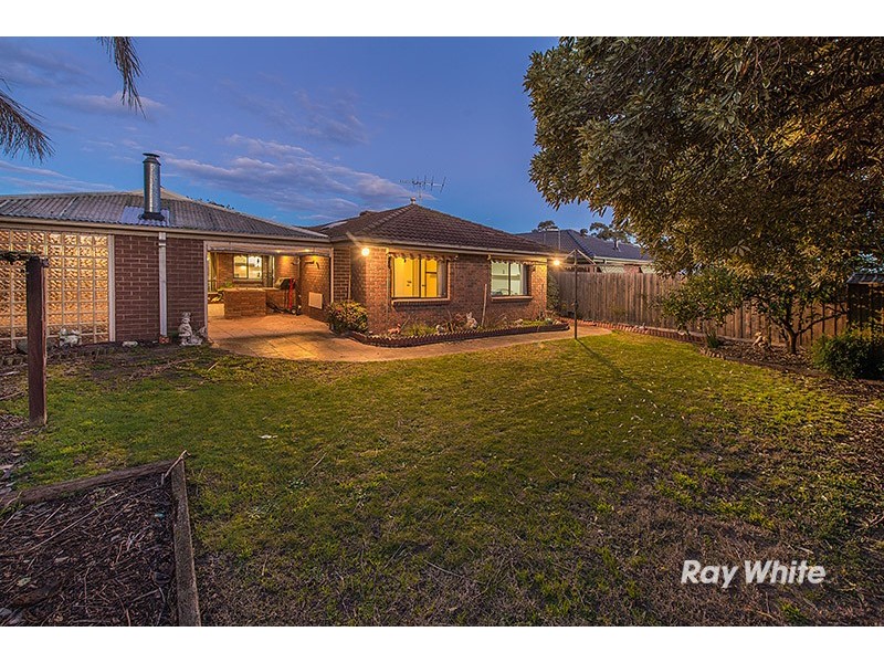 21 Lawless Drive, Cranbourne North VIC 3977