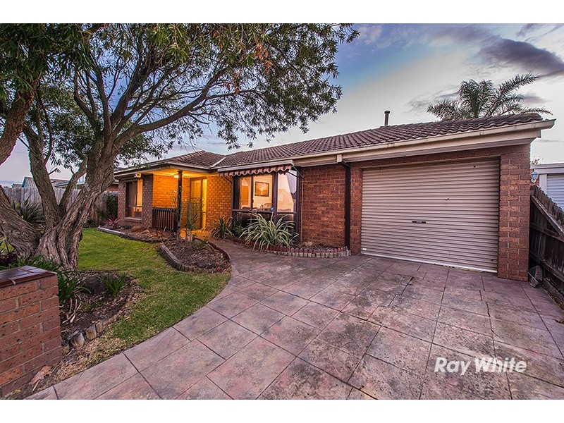 21 Lawless Drive, Cranbourne North VIC 3977