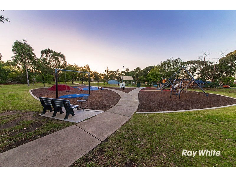 21 Lawless Drive, Cranbourne North VIC 3977