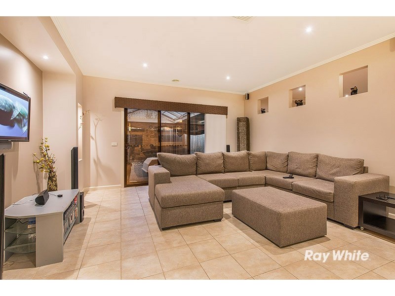 19 Golden Grove Drive, Narre Warren South VIC 3805