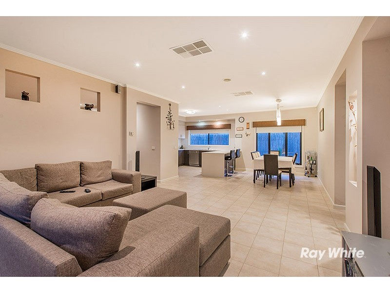 19 Golden Grove Drive, Narre Warren South VIC 3805