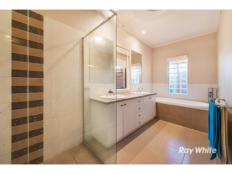 19 Golden Grove Drive, Narre Warren South VIC 3805