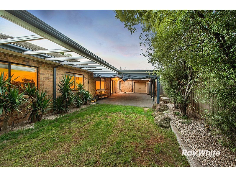 19 Golden Grove Drive, Narre Warren South VIC 3805