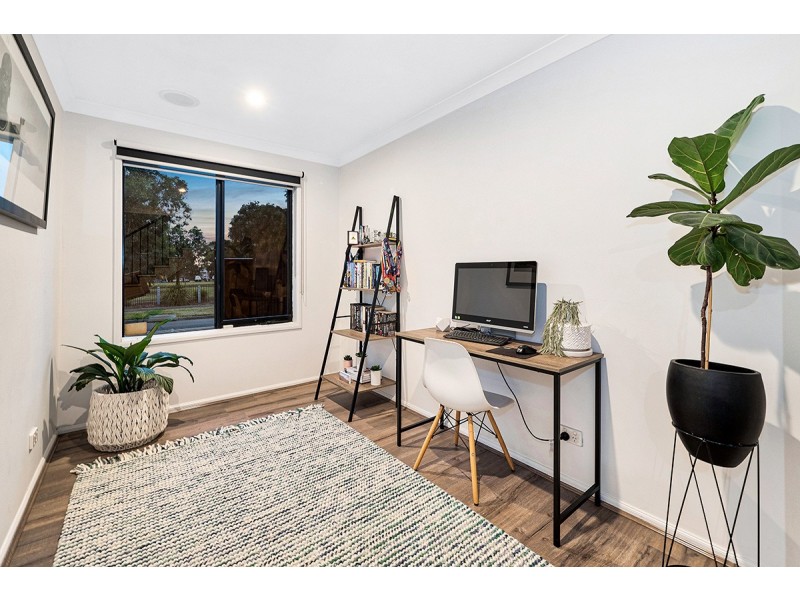 31 Melington Drive, Lyndhurst VIC 3975