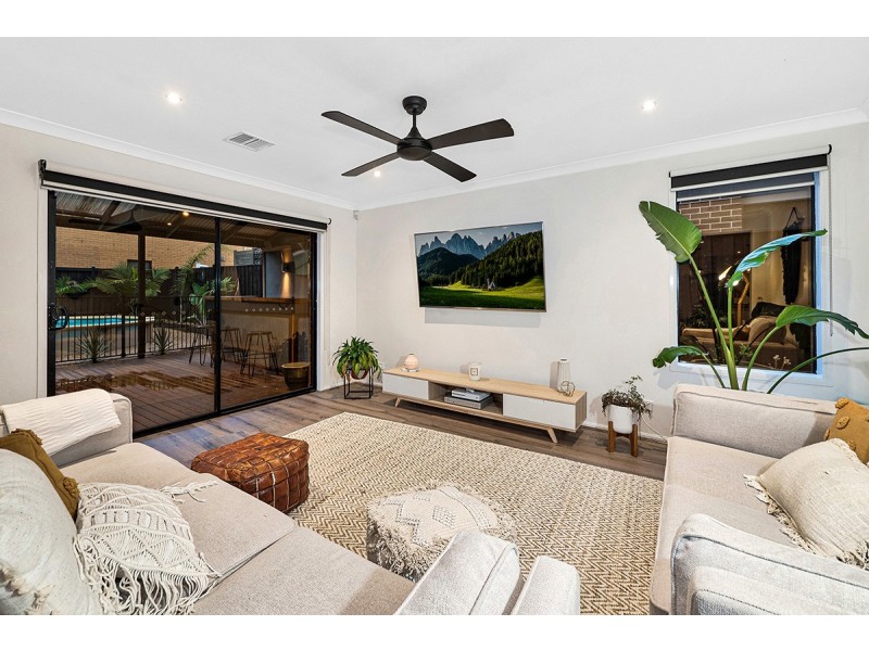 31 Melington Drive, Lyndhurst VIC 3975