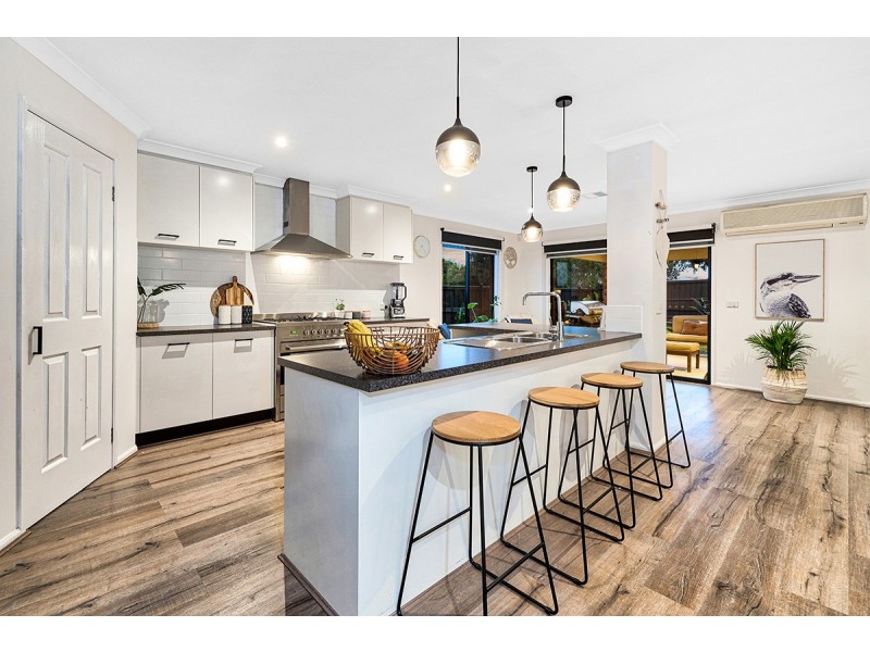 31 Melington Drive, Lyndhurst VIC 3975