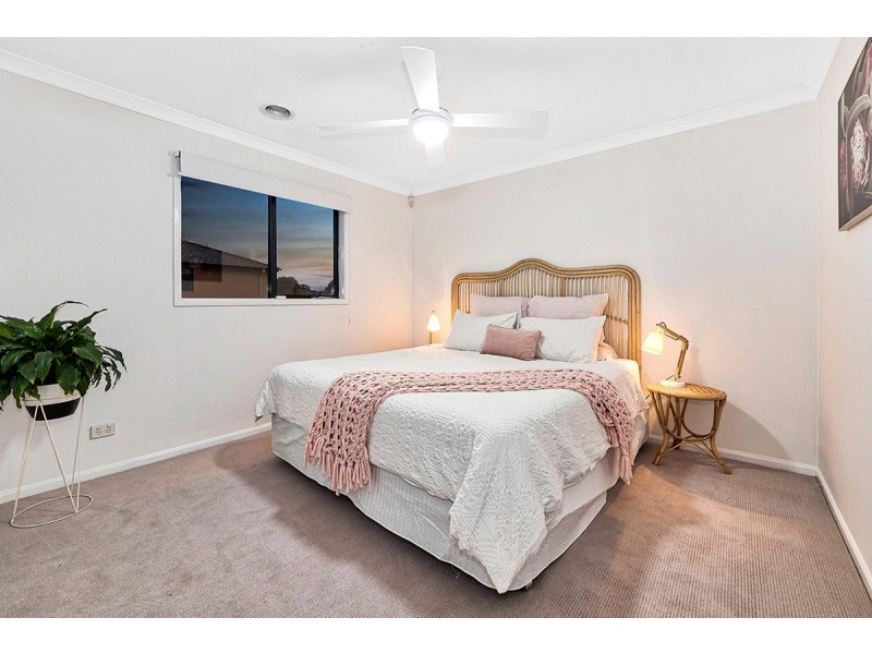 31 Melington Drive, Lyndhurst VIC 3975