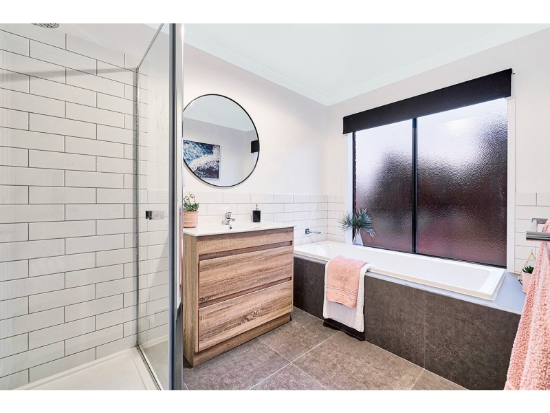 31 Melington Drive, Lyndhurst VIC 3975