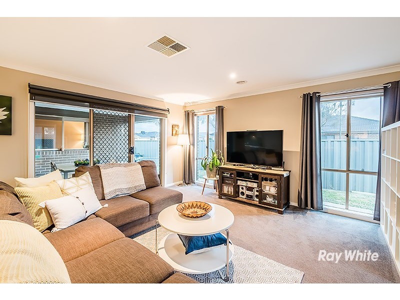 66 Bradford Drive, Cranbourne East VIC 3977