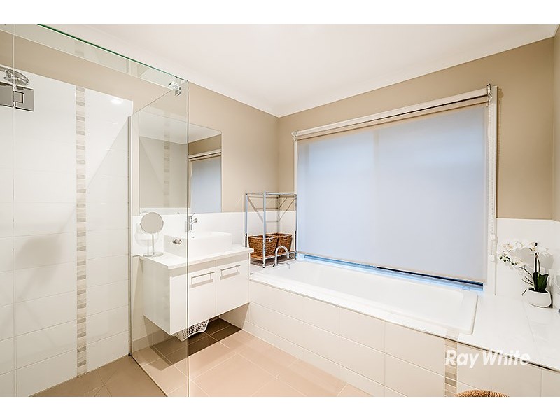 66 Bradford Drive, Cranbourne East VIC 3977