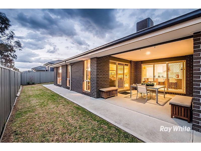 66 Bradford Drive, Cranbourne East VIC 3977