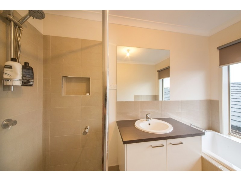 41 Bonnington Boulevard, Clyde North VIC 3978