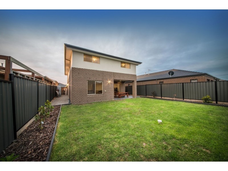 41 Bonnington Boulevard, Clyde North VIC 3978
