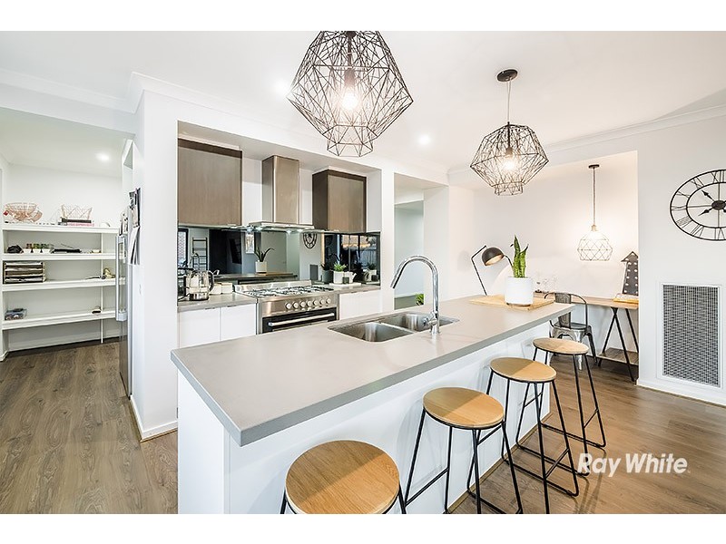 2 Corymbia Lane, Cranbourne West VIC 3977