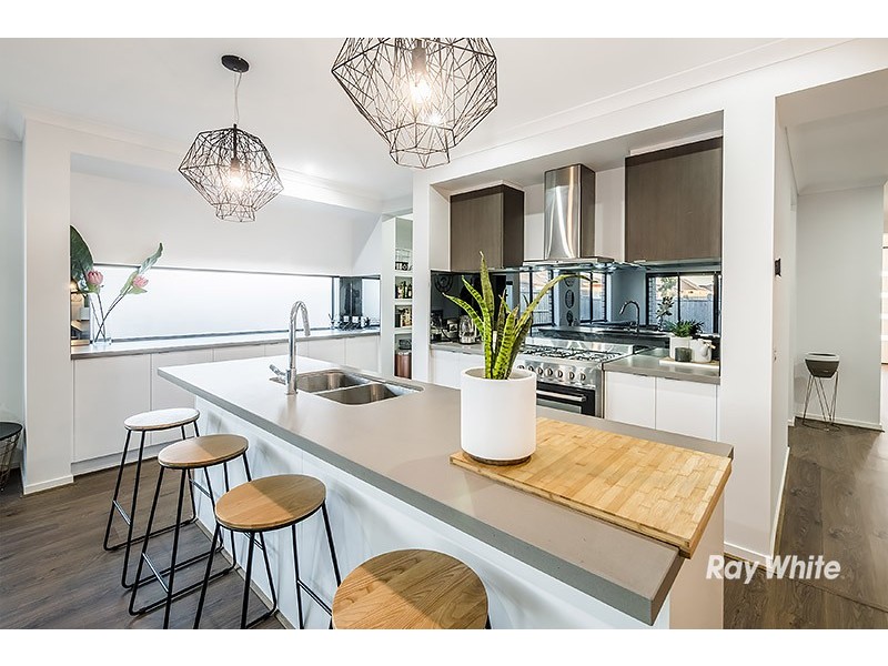 2 Corymbia Lane, Cranbourne West VIC 3977