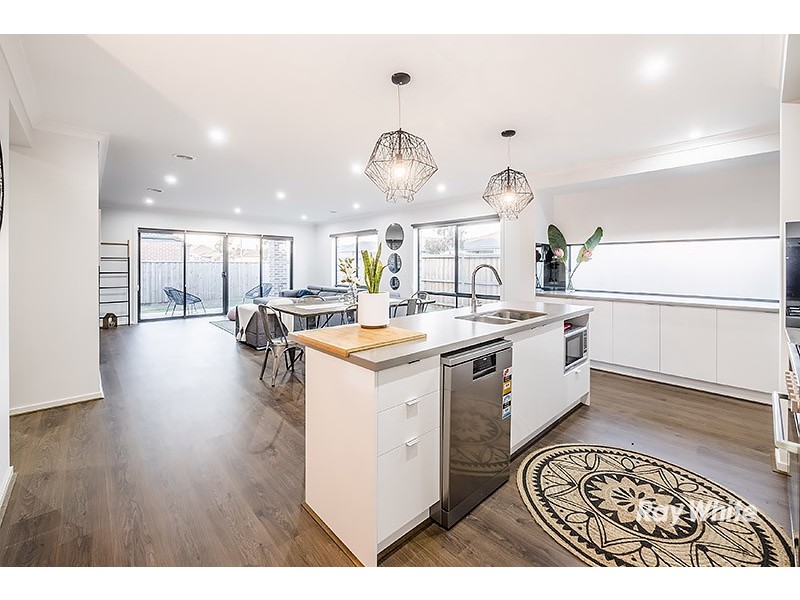 2 Corymbia Lane, Cranbourne West VIC 3977