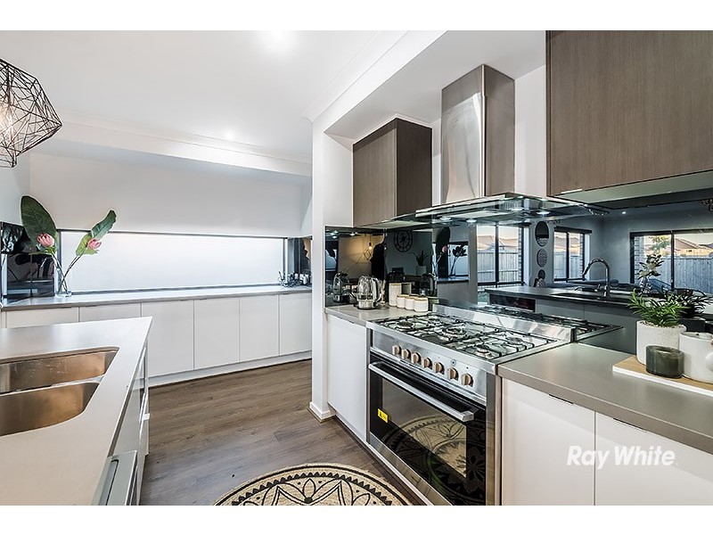 2 Corymbia Lane, Cranbourne West VIC 3977