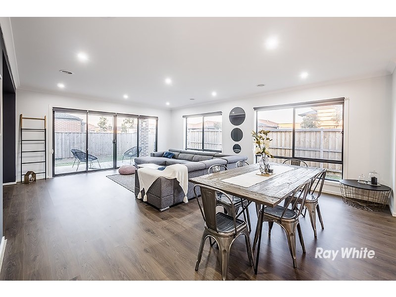 2 Corymbia Lane, Cranbourne West VIC 3977