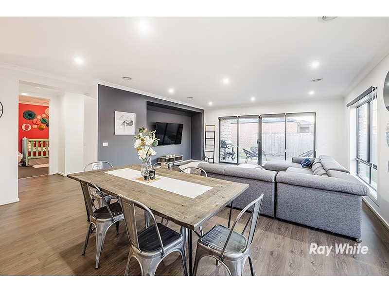 2 Corymbia Lane, Cranbourne West VIC 3977